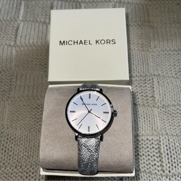 Michael Kors Women\'s Addyson White Dial Watch main image 8